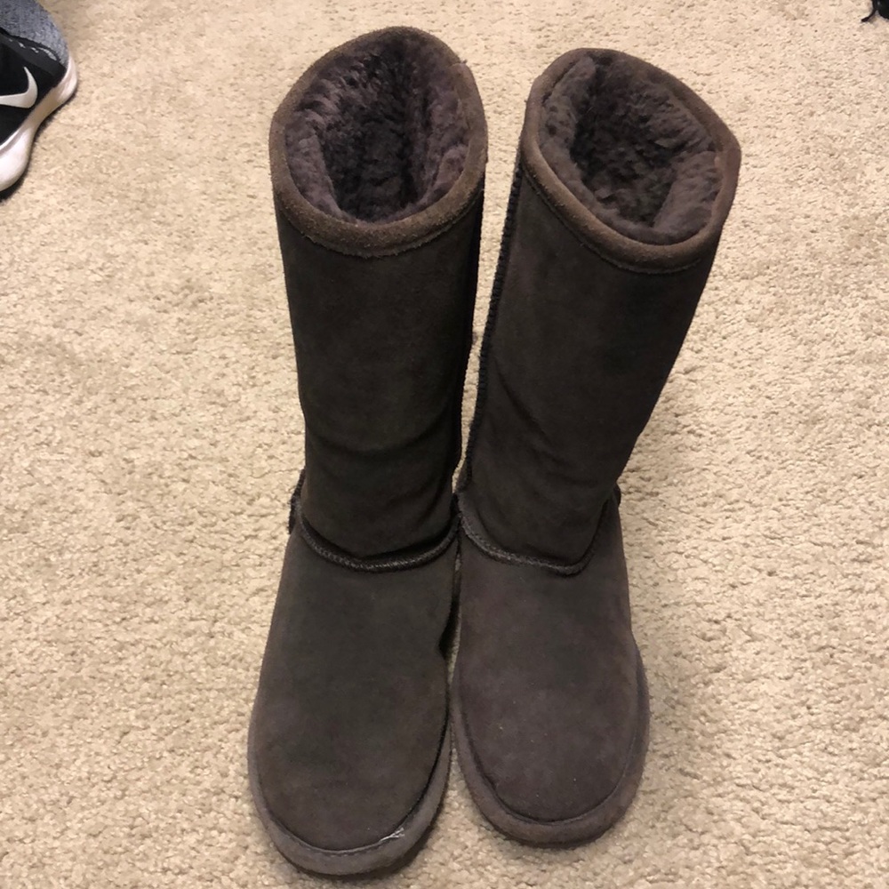 Womens Bearpaw boots.